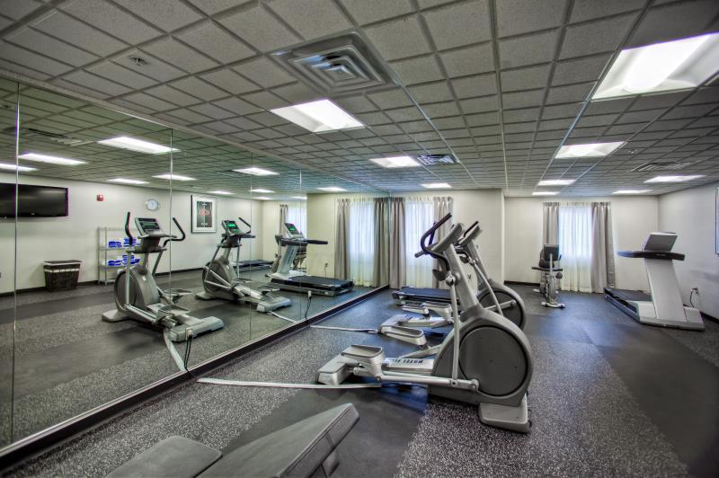 Holiday Inn Express & Suites Cleveland/Westlake By Ihg Bagian luar foto