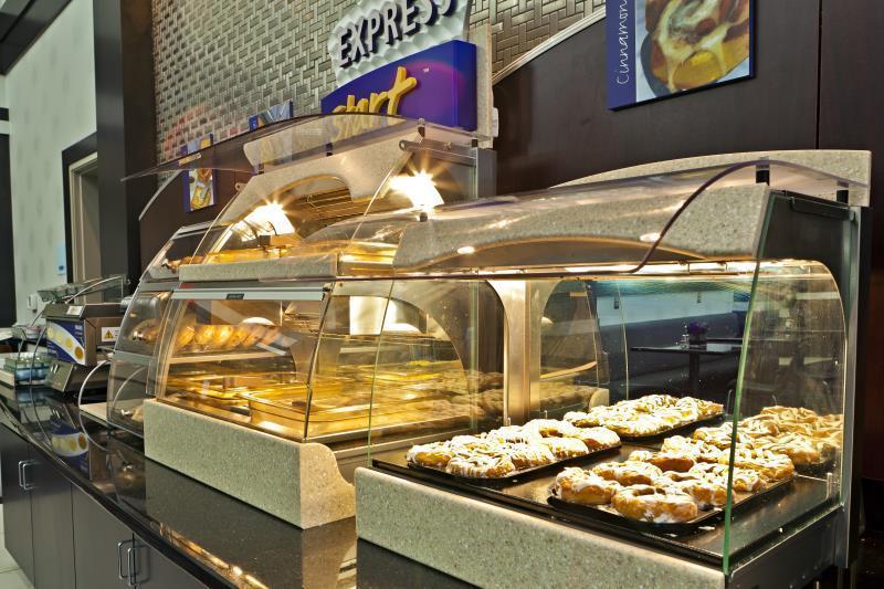 Holiday Inn Express & Suites Cleveland/Westlake By Ihg Bagian luar foto