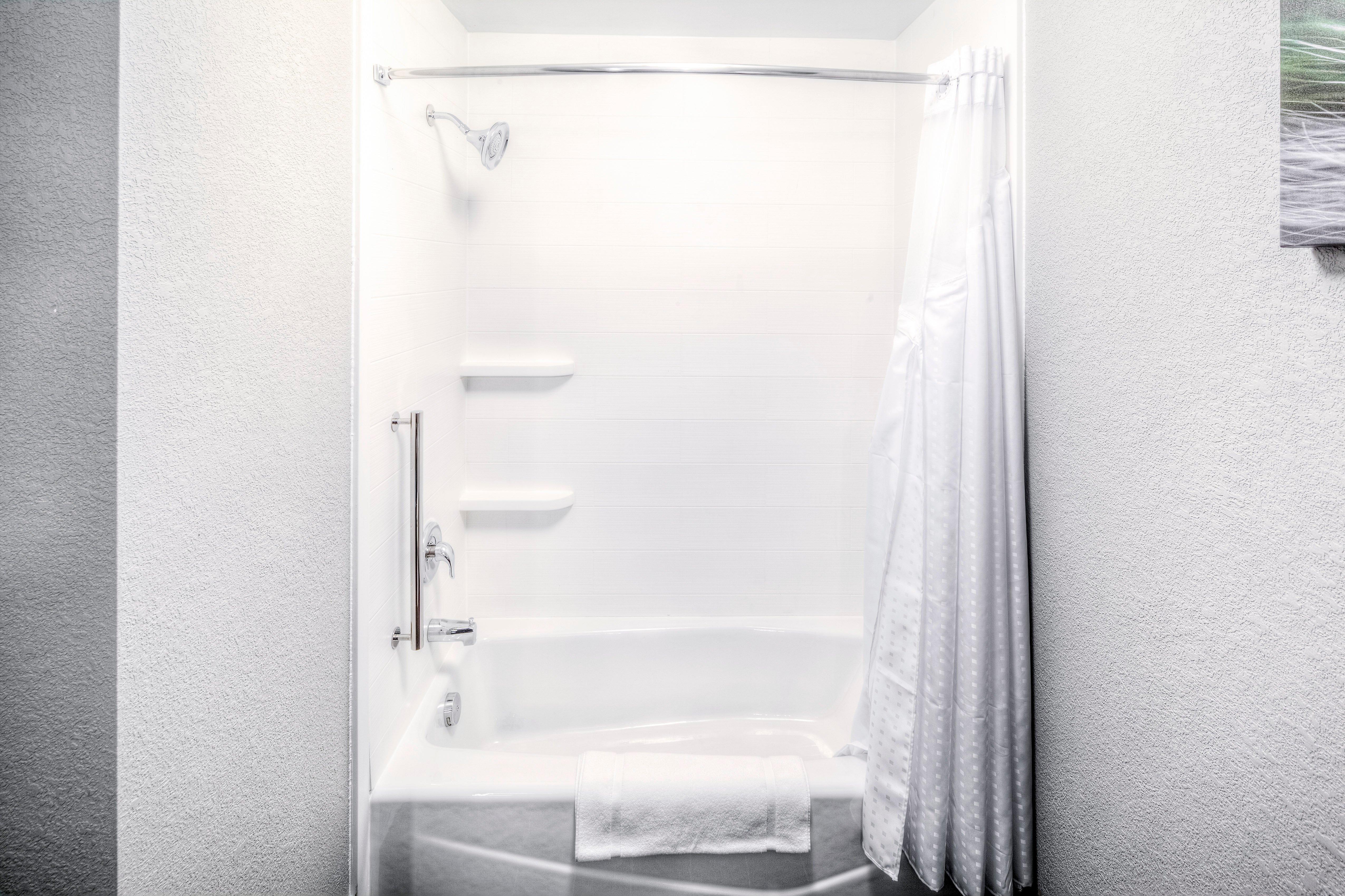 Holiday Inn Express & Suites Cleveland/Westlake By Ihg Bagian luar foto
